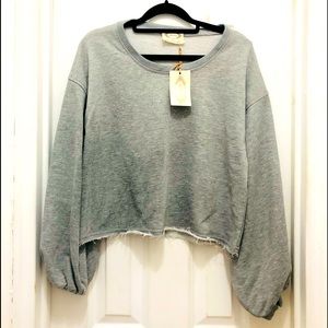 Cropped, crew-neck sweatshirt Gray. Size Large